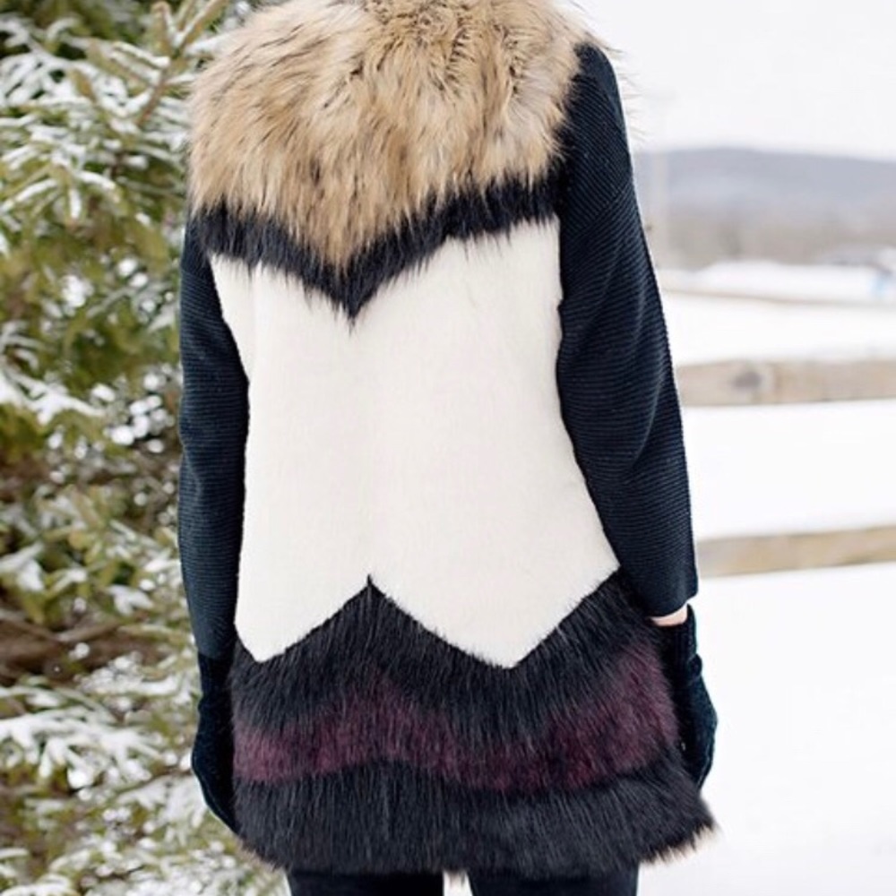 Colorblock Fur Vest - Picture 3 of 4